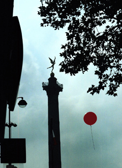 El vuelo del globo rojo